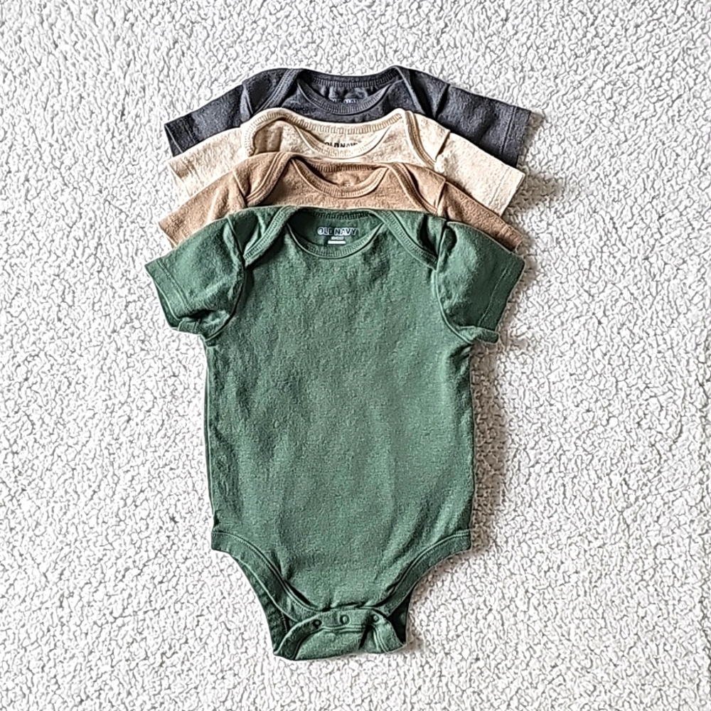 OLD NAVY BABY ONESIE BUNDLE 12-18 M